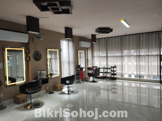 ফিমেল হেয়ার সেলুন/ পার্লার